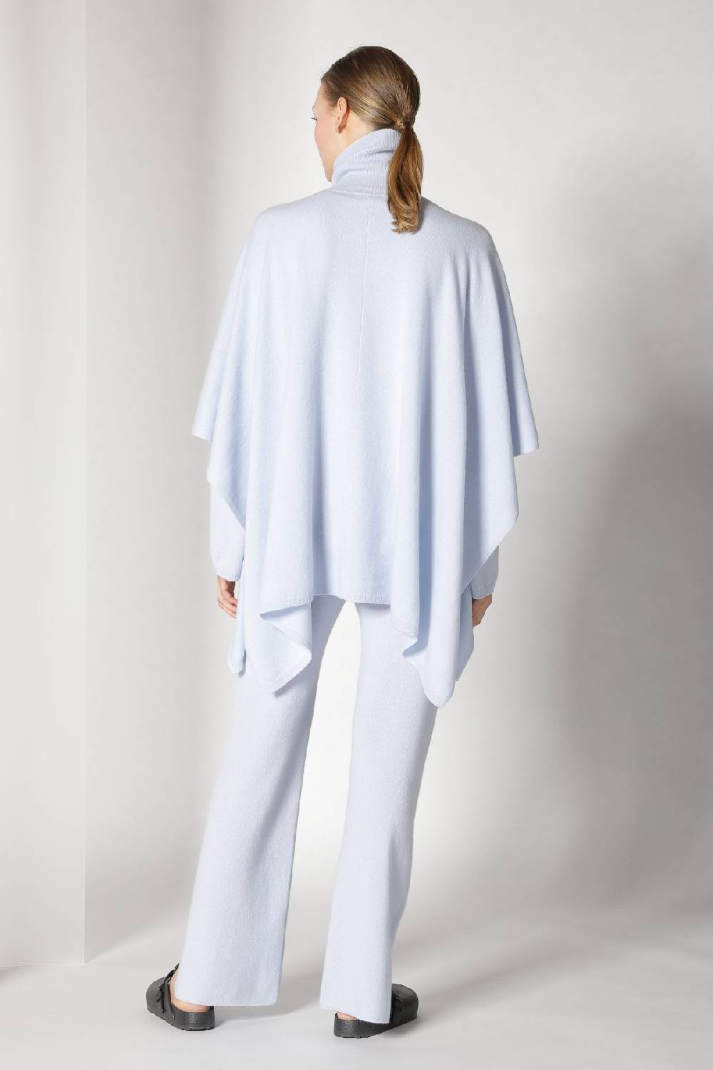 Sminfinity pure cape turtle + pure V jumper + pure slitted pants Meist gekauft