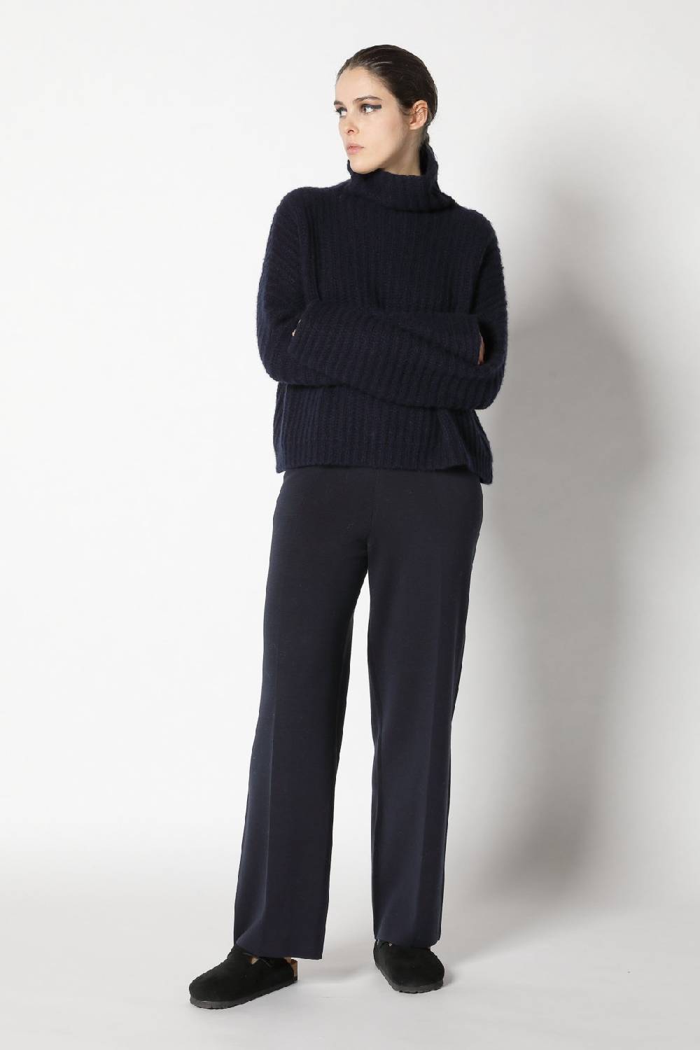 Sminfinity fluffy rib turtle + silky suit pants Meist gekauft