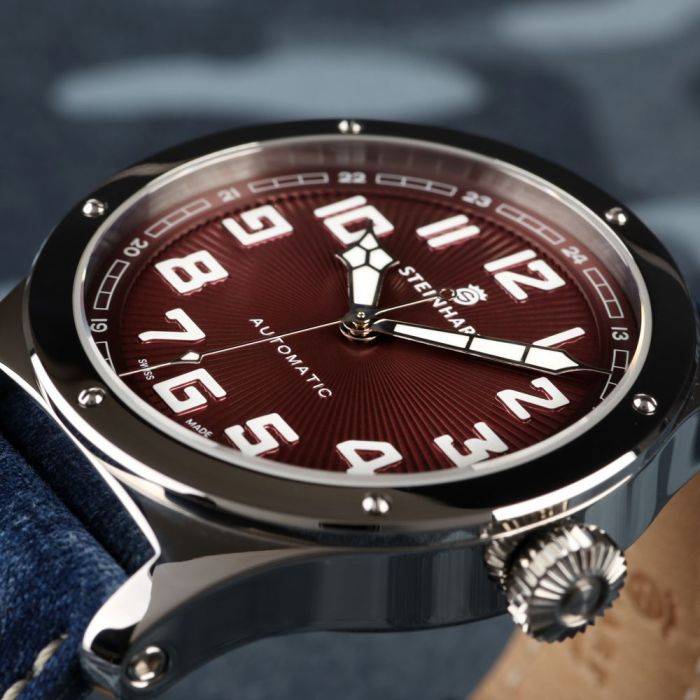 Steinhart Military 47 automatic red Online