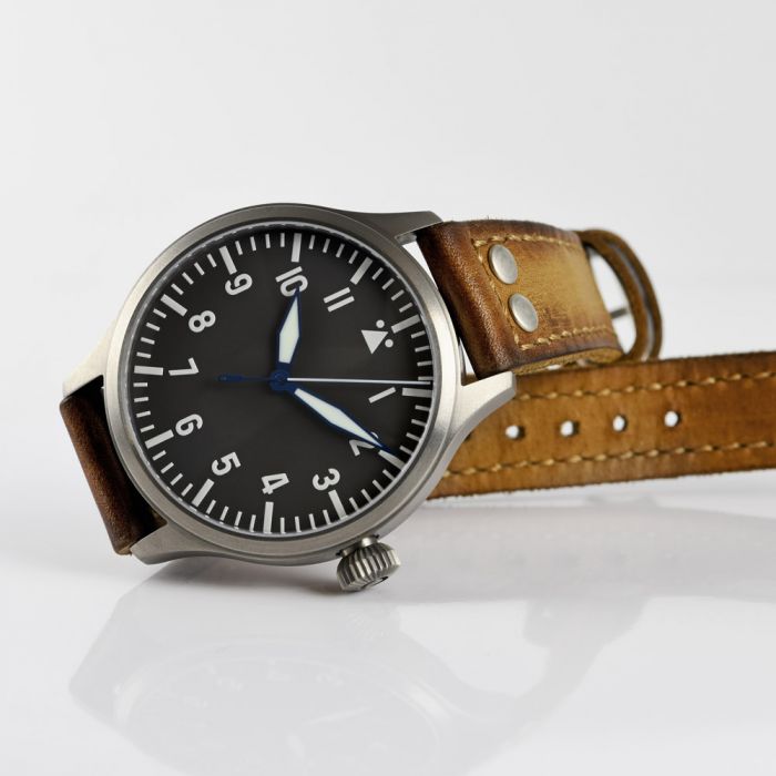 Steinhart Nav B-Uhr 47 Titan A-Muster Zentralsekunde Fabrikverkauf