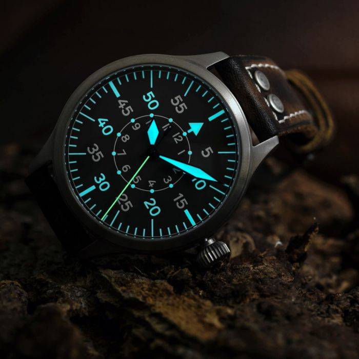 Steinhart Nav B-Uhr 44 Titan B Muster Zentralsekunde Online