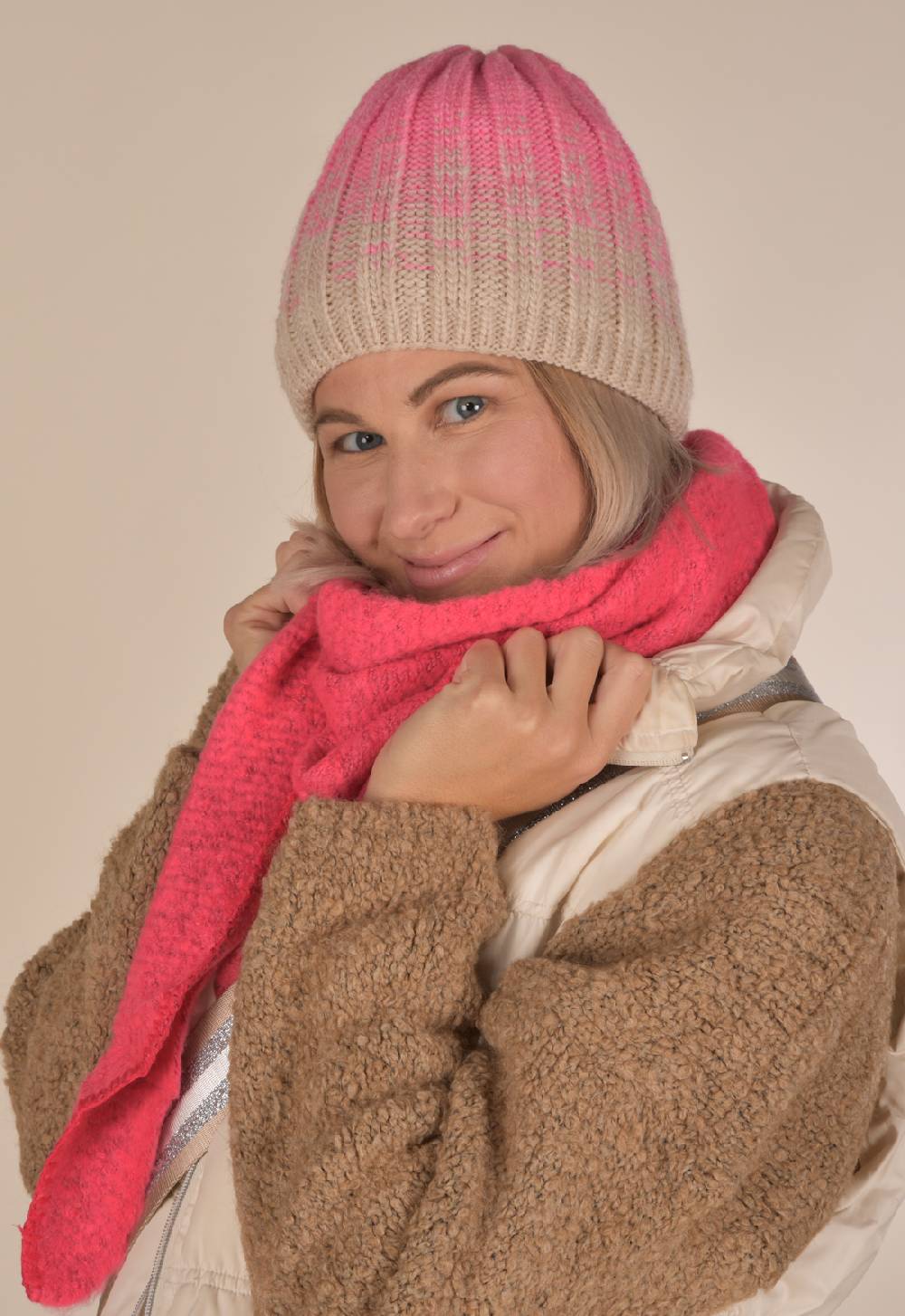 Stylebreaker Strickmütze Farbverlauf mit Thermo-Fleece im Angebot