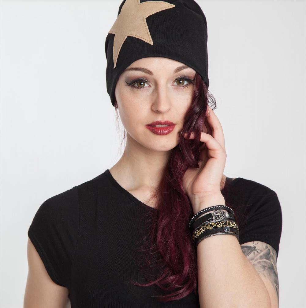 Stylebreaker Beanie mit aufgenähtem Kunstleder Stern Blitzverkäufe