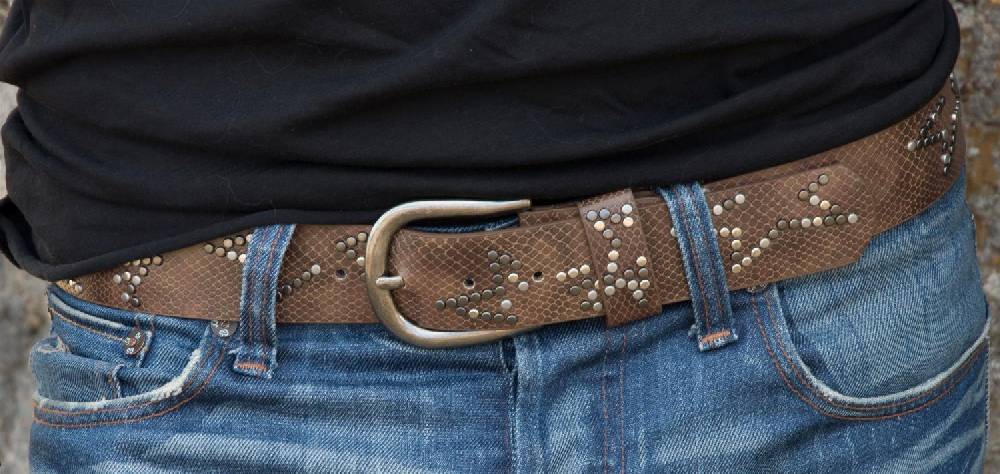 Stylebreaker Gürtel mit Nieten in Sternform im Angebot